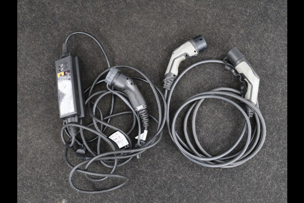 Opel Ampera-E Innovation 60 kWh | Leder | Stoelverwarming | Camera | Park Assist | Stuurverwarming | Bi-Xenon | Keyless | Carplay | Navigatie | Cruise control