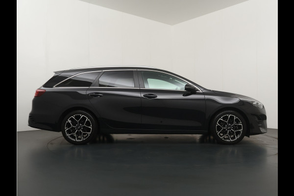 Kia Ceed Sportswagon Automaat 1.5 T-GDi GT-Line Automaat - Automatische achterklep - Schuif/Kantel dak - Apple Carplay/Android Auto - Adaptive cruise control - Keyless entry - Fabrieksgarantie t/m 30-06-2030