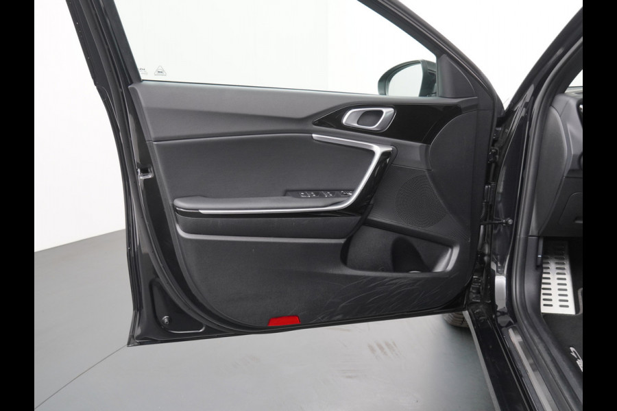 Kia Ceed Sportswagon Automaat 1.5 T-GDi GT-Line Automaat - Automatische achterklep - Schuif/Kantel dak - Apple Carplay/Android Auto - Adaptive cruise control - Keyless entry - Fabrieksgarantie t/m 30-06-2030