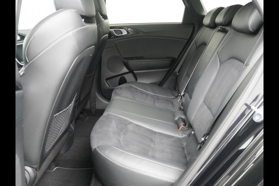 Kia Ceed Sportswagon Automaat 1.5 T-GDi GT-Line Automaat - Automatische achterklep - Schuif/Kantel dak - Apple Carplay/Android Auto - Adaptive cruise control - Keyless entry - Fabrieksgarantie t/m 30-06-2030