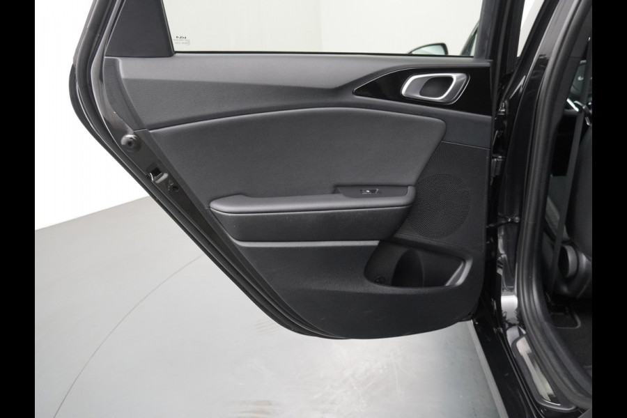 Kia Ceed Sportswagon Automaat 1.5 T-GDi GT-Line Automaat - Automatische achterklep - Schuif/Kantel dak - Apple Carplay/Android Auto - Adaptive cruise control - Keyless entry - Fabrieksgarantie t/m 30-06-2030
