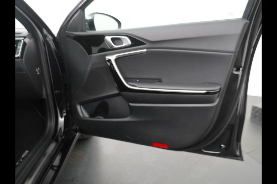 Kia Ceed Sportswagon Automaat 1.5 T-GDi GT-Line Automaat - Automatische achterklep - Schuif/Kantel dak - Apple Carplay/Android Auto - Adaptive cruise control - Keyless entry - Fabrieksgarantie t/m 30-06-2030