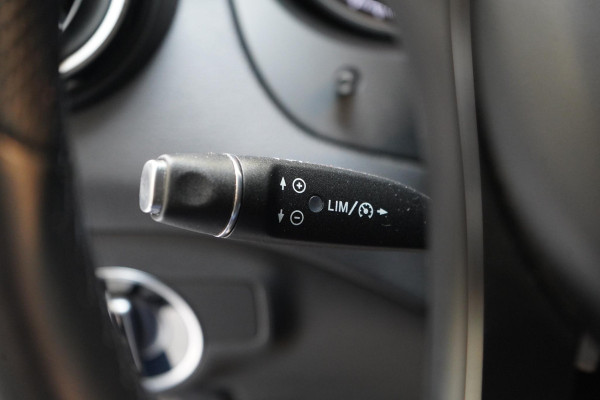 Mercedes-Benz GLA 200 Premium Plus AMG pakket | Leder | Sportstoelen | Camera | Navigatie | Unieke km-stand