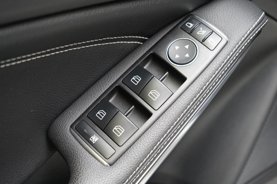 Mercedes-Benz GLA 200 Premium Plus AMG pakket | Leder | Sportstoelen | Camera | Navigatie | Unieke km-stand