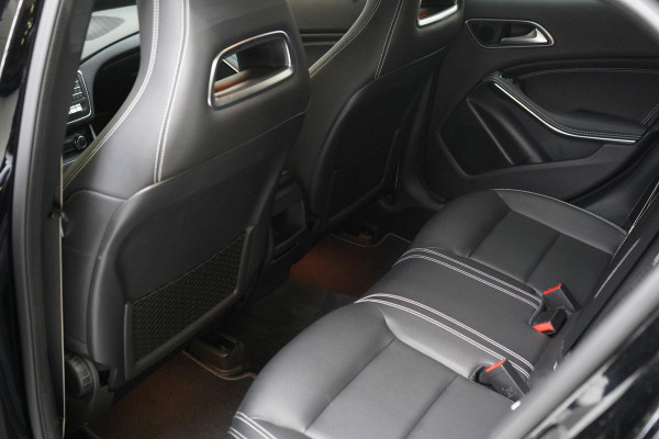 Mercedes-Benz GLA 200 Premium Plus AMG pakket | Leder | Sportstoelen | Camera | Navigatie | Unieke km-stand