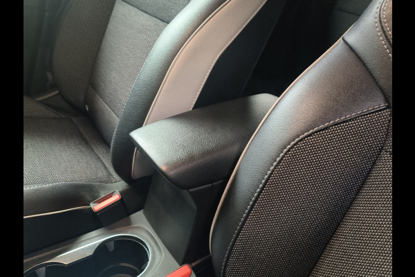 Renault Captur 1.6 E-Tech Plug-in Hybrid 160 Intens uit 2022 Rijklaar + 12 maanden Bovag-garantie Henk Jongen Auto's in Helmond,  al 50 jaar service zoals 't hoort!