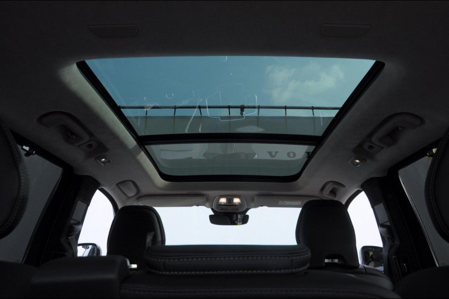 Volvo XC90 T8 455PK Recharge AWD Ultra Dark Long range / Luchtvering / Bowers & Wilkins/ Polestar Tuning / HEICO verlaging / Trekhaak / Head-up display / Stoelverwarming en ventilatie / Massagestoelen / Memory seats / Adaptive cruise control / 360 Camera /