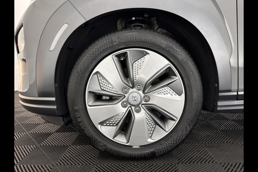 Hyundai Kona EV Comfort 39 kWh [ 3-Fase-11kW] {SOH-98%} (INCL-BTW) *HEATPUMP | DIGI-COCKPIT | ADAPTIVE-CRUISE | CARPLAY | DAB | LANE-ASSIST | KEYLESS | COMFORT-SEATS | CCS-FASTLOADER | SHIFTPADDLES | 17"ALU*