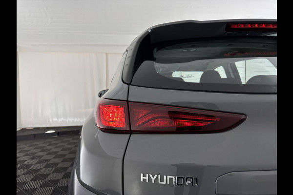 Hyundai Kona EV Comfort 39 kWh [ 3-Fase-11kW] {SOH-98%} (INCL-BTW) *HEATPUMP | DIGI-COCKPIT | ADAPTIVE-CRUISE | CARPLAY | DAB | LANE-ASSIST | KEYLESS | COMFORT-SEATS | CCS-FASTLOADER | SHIFTPADDLES | 17"ALU*