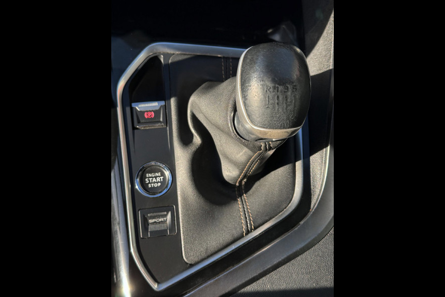Peugeot 3008 1.2 PureTech GT Line - Panorama dak I Navigatie / Apple CarPlay I Airco I 1/2 Leer I Sport pakket I Dealer onderh.