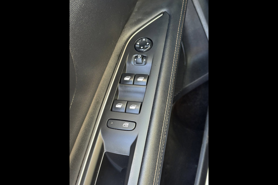 Peugeot 3008 1.2 PureTech GT Line - Panorama dak I Navigatie / Apple CarPlay I Airco I 1/2 Leer I Sport pakket I Dealer onderh.