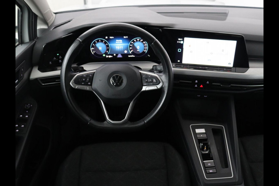 Volkswagen Golf 1.0 eTSI Life | Carplay | Sfeerverlichting | Adaptive cruise | Navigatie | Parkeerhulp | Full LED | Climate control | Bluetooth