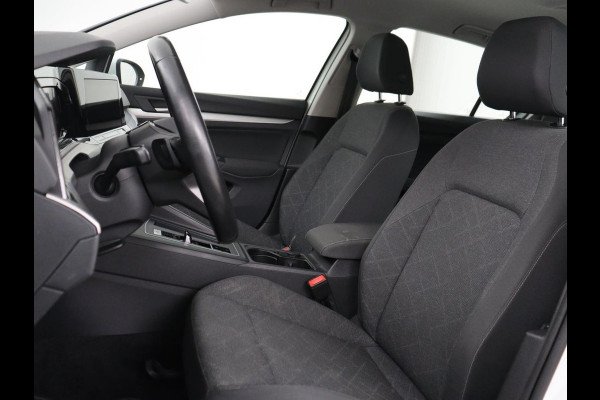 Volkswagen Golf 1.0 eTSI Life | Carplay | Sfeerverlichting | Adaptive cruise | Navigatie | Parkeerhulp | Full LED | Climate control | Bluetooth