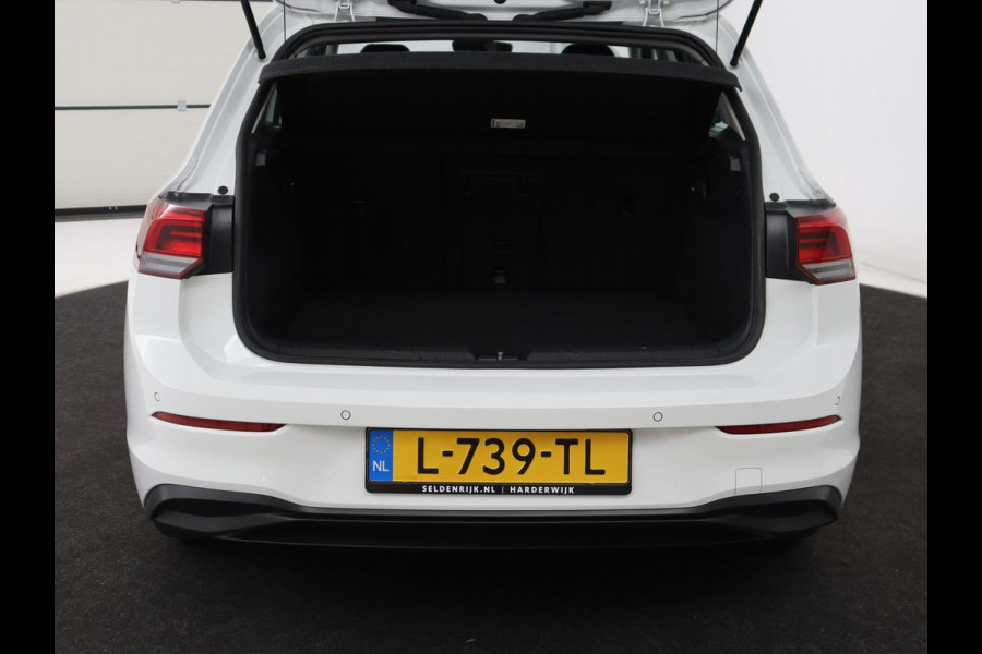 Volkswagen Golf 1.0 eTSI Life | Carplay | Sfeerverlichting | Adaptive cruise | Navigatie | Parkeerhulp | Full LED | Climate control | Bluetooth
