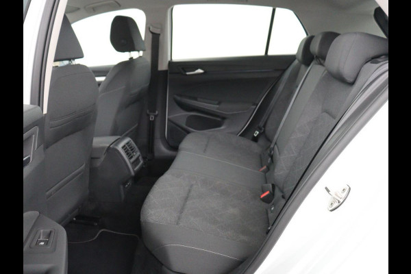 Volkswagen Golf 1.0 eTSI Life | Carplay | Sfeerverlichting | Adaptive cruise | Navigatie | Parkeerhulp | Full LED | Climate control | Bluetooth