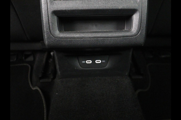 Volkswagen Golf 1.0 eTSI Life | Carplay | Sfeerverlichting | Adaptive cruise | Navigatie | Parkeerhulp | Full LED | Climate control | Bluetooth