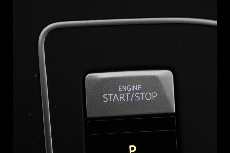 Volkswagen Golf 1.0 eTSI Life | Carplay | Sfeerverlichting | Adaptive cruise | Navigatie | Parkeerhulp | Full LED | Climate control | Bluetooth