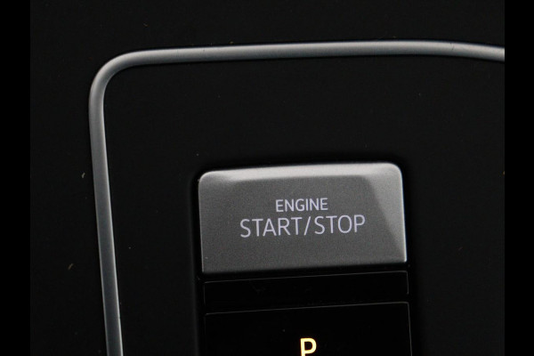 Volkswagen Golf 1.0 eTSI Life | Carplay | Sfeerverlichting | Adaptive cruise | Navigatie | Parkeerhulp | Full LED | Climate control | Bluetooth