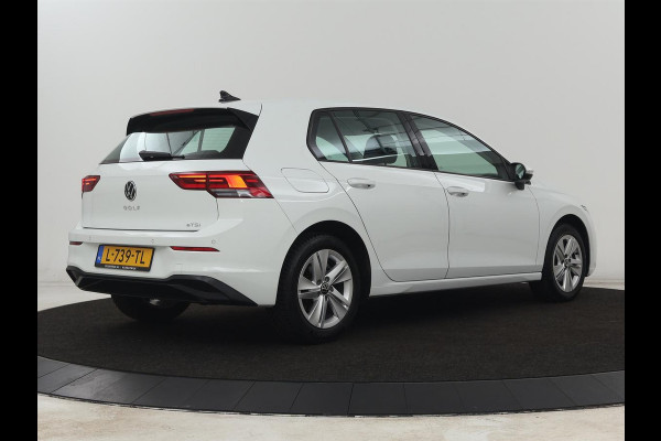 Volkswagen Golf 1.0 eTSI Life | Carplay | Sfeerverlichting | Adaptive cruise | Navigatie | Parkeerhulp | Full LED | Climate control | Bluetooth