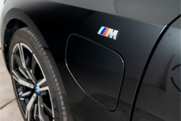 BMW 5 Serie Touring 530e High Executive M Sport 300PK | Pano | H/K | Sfeer | Driving Ass. Pro | Fabrieksgarantie