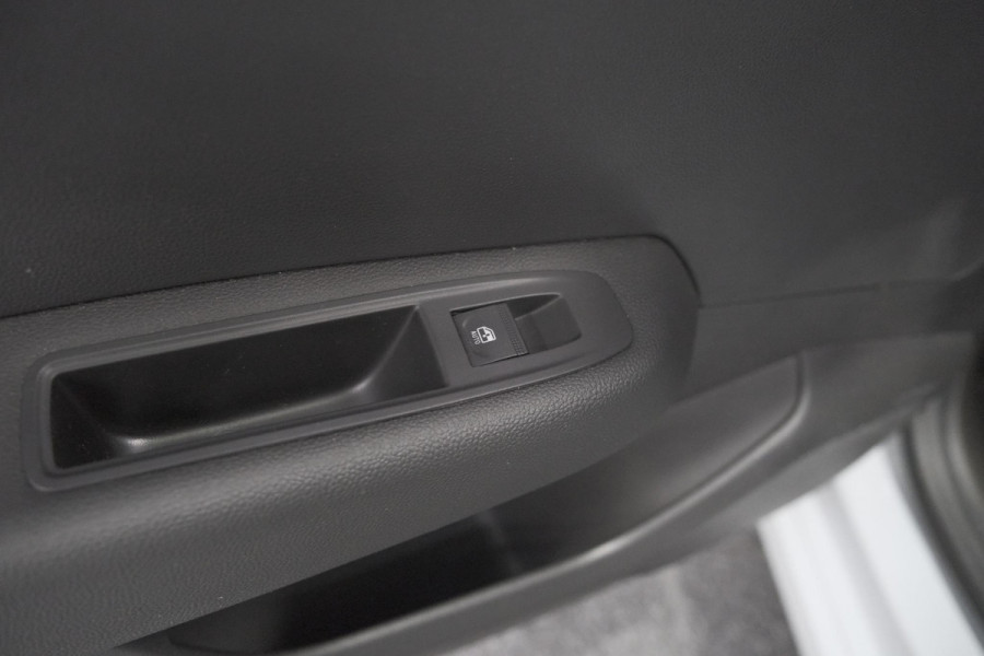 Renault Clio TCe 90 GPF techno | 360 Camera | Adaptieve Cruise Control | 9.3 Inch Groot Scherm | voor- en achtersensoren