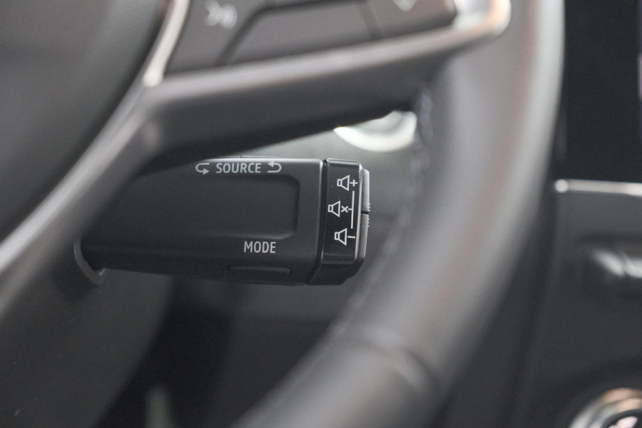 Renault Clio TCe 90 GPF techno | 360 Camera | Adaptieve Cruise Control | 9.3 Inch Groot Scherm | voor- en achtersensoren