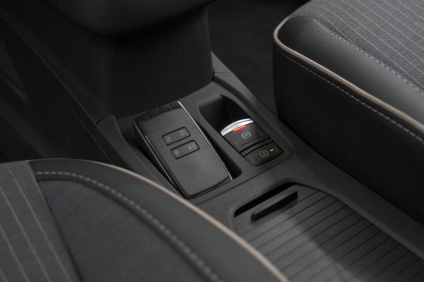 Renault Clio TCe 90 GPF techno | 360 Camera | Adaptieve Cruise Control | 9.3 Inch Groot Scherm | voor- en achtersensoren