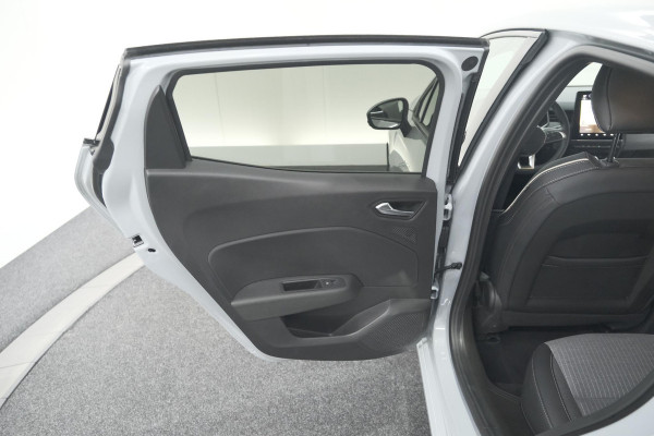 Renault Clio TCe 90 GPF techno | 360 Camera | Adaptieve Cruise Control | 9.3 Inch Groot Scherm | voor- en achtersensoren