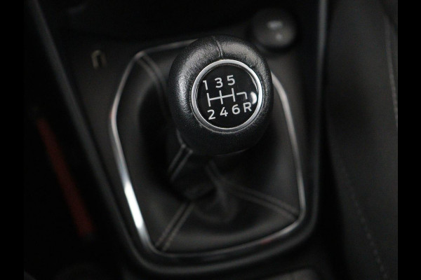 Ford Fiesta 1.0 EcoBoost Titanium | 33.700km NAP | Carplay | Climate control | Parkeerhulp | Cruise control | Full LED | DAB | Bluetooth