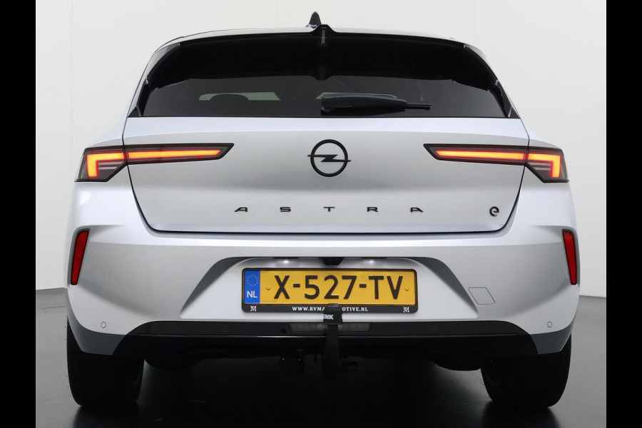 Opel Astra Electric 54 kWh VAN € 27.900,- VOOR € 25.440,- UW LENTEVOORDEEL € 2.460,-! | GS | 3-FASE | SOH 95% | AFNEEMBARE TREKHAAK | NET ONDERHOUD GEHAD / DIRECT LEVERBAAR | STOEL- & STUURVERWARMING | 360° CAMERA | ORIGINEEL NL AUTO |