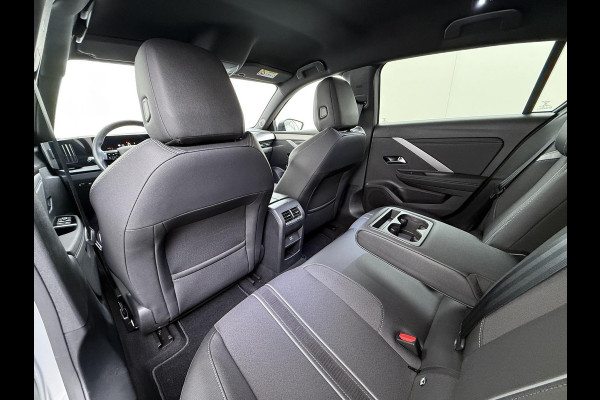 Opel Astra Electric 54 kWh VAN € 27.900,- VOOR € 25.440,- UW LENTEVOORDEEL € 2.460,-! | GS | 3-FASE | SOH 95% | AFNEEMBARE TREKHAAK | NET ONDERHOUD GEHAD / DIRECT LEVERBAAR | STOEL- & STUURVERWARMING | 360° CAMERA | ORIGINEEL NL AUTO |