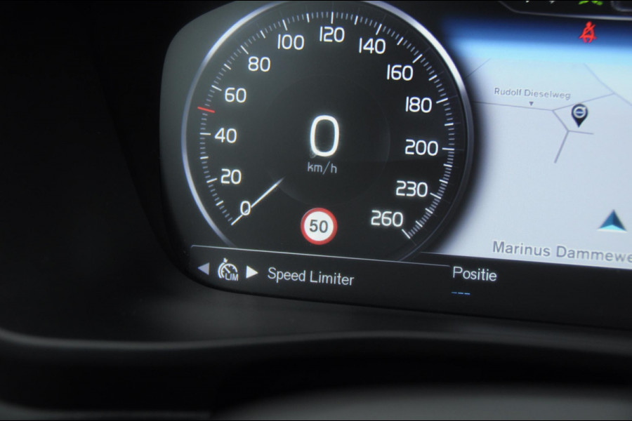 Volvo XC40 T3 163PK Automaat R-Design Adaptieve cruise control / Leder met alcantara bekleding / Parkeersensoren met camera / Trekhaak / stoel - en stuurverwarming / Apple carplay