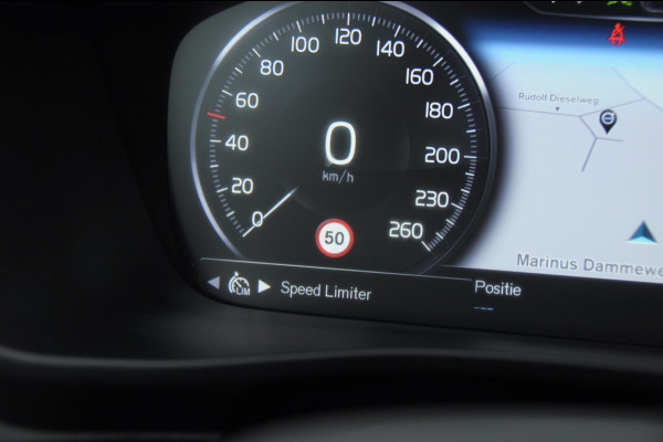 Volvo XC40 T3 163PK Automaat R-Design Adaptieve cruise control / Leder met alcantara bekleding / Parkeersensoren met camera / Trekhaak / stoel - en stuurverwarming / Apple carplay