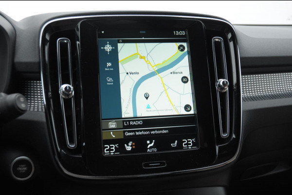 Volvo XC40 T3 163PK Automaat R-Design Adaptieve cruise control / Leder met alcantara bekleding / Parkeersensoren met camera / Trekhaak / stoel - en stuurverwarming / Apple carplay