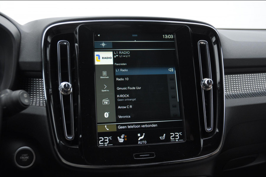 Volvo XC40 T3 163PK Automaat R-Design Adaptieve cruise control / Leder met alcantara bekleding / Parkeersensoren met camera / Trekhaak / stoel - en stuurverwarming / Apple carplay
