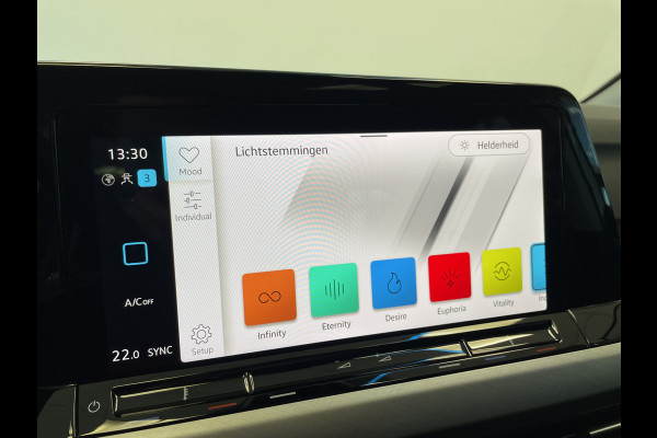 Volkswagen Golf 1.0 eTSI Life DSG Panoramadak Adaptive-Cruise