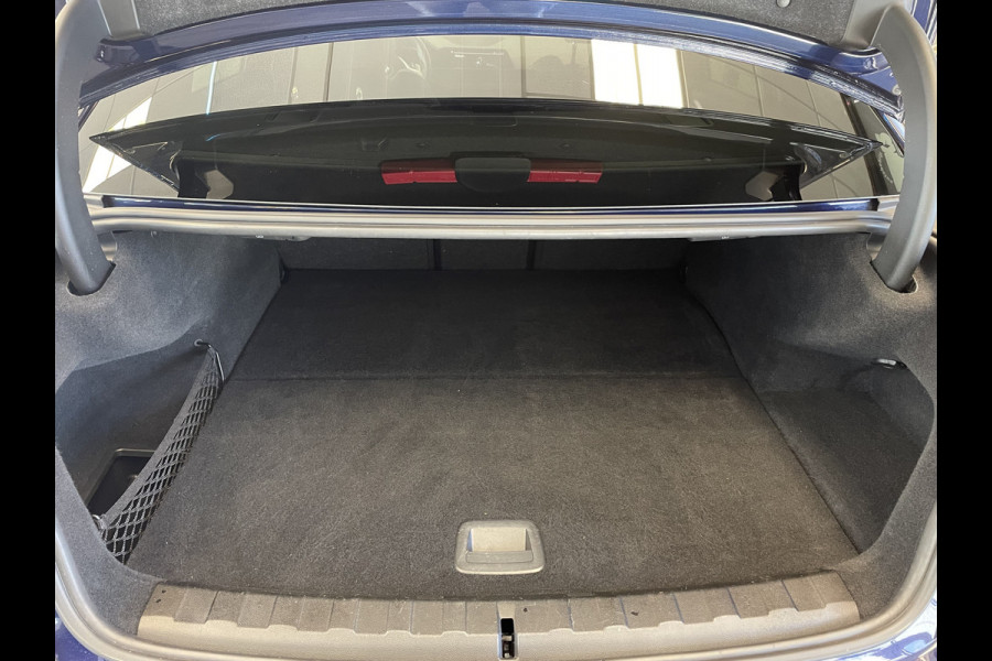 BMW 3-serie 320e High Executive M-sport Full-led VCP Navigatie 19"LM 24 maanden garantie mogelijk (*vraag naar de voorwaarden)