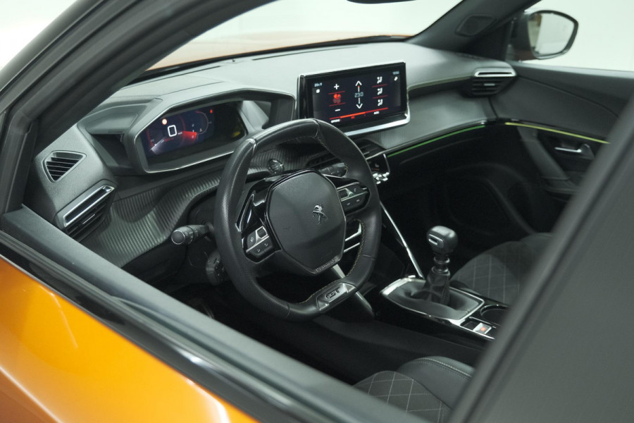 Peugeot 2008 PureTech 130 GT | Panoramadak | Adaptieve Cruise Control | Camera | Stoelverwarming
