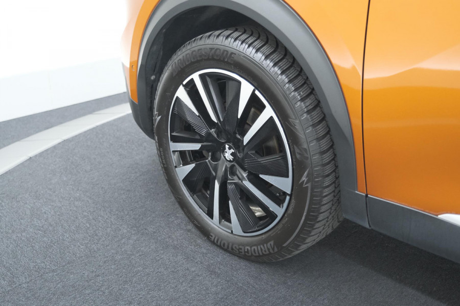 Peugeot 2008 PureTech 130 GT | Panoramadak | Adaptieve Cruise Control | Camera | Stoelverwarming