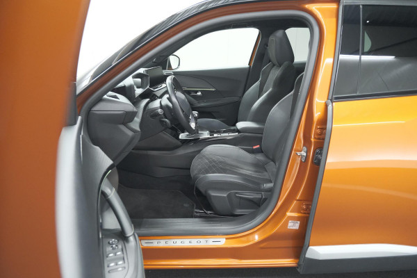 Peugeot 2008 PureTech 130 GT | Panoramadak | Adaptieve Cruise Control | Camera | Stoelverwarming