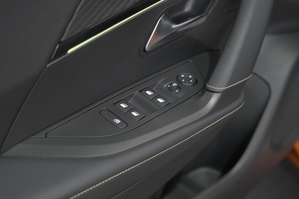 Peugeot 2008 PureTech 130 GT | Panoramadak | Adaptieve Cruise Control | Camera | Stoelverwarming