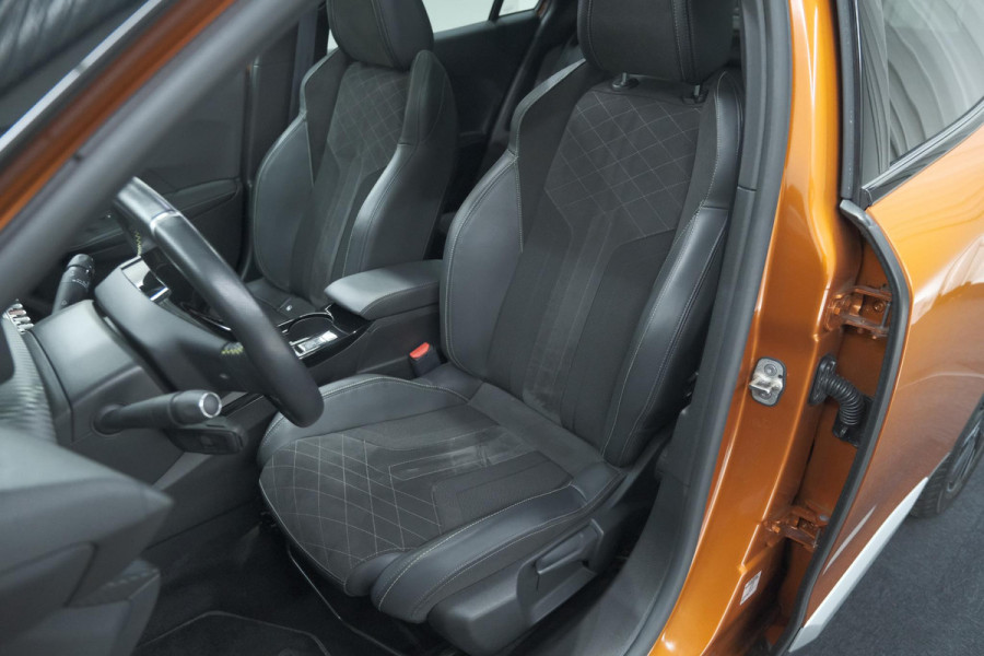 Peugeot 2008 PureTech 130 GT | Panoramadak | Adaptieve Cruise Control | Camera | Stoelverwarming