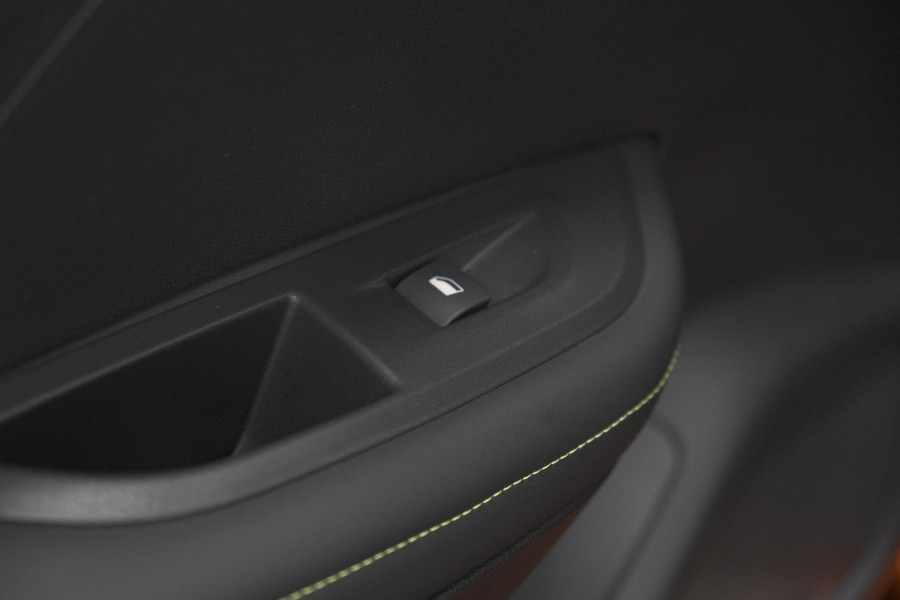 Peugeot 2008 PureTech 130 GT | Panoramadak | Adaptieve Cruise Control | Camera | Stoelverwarming