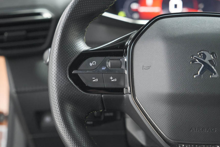 Peugeot 2008 PureTech 130 GT | Panoramadak | Adaptieve Cruise Control | Camera | Stoelverwarming