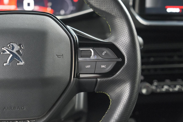Peugeot 2008 PureTech 130 GT | Panoramadak | Adaptieve Cruise Control | Camera | Stoelverwarming