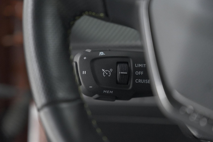 Peugeot 2008 PureTech 130 GT | Panoramadak | Adaptieve Cruise Control | Camera | Stoelverwarming
