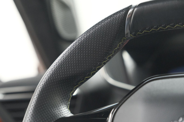 Peugeot 2008 PureTech 130 GT | Panoramadak | Adaptieve Cruise Control | Camera | Stoelverwarming