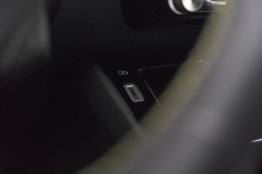 Peugeot 2008 PureTech 130 GT | Panoramadak | Adaptieve Cruise Control | Camera | Stoelverwarming