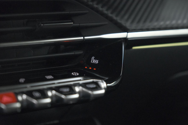 Peugeot 2008 PureTech 130 GT | Panoramadak | Adaptieve Cruise Control | Camera | Stoelverwarming
