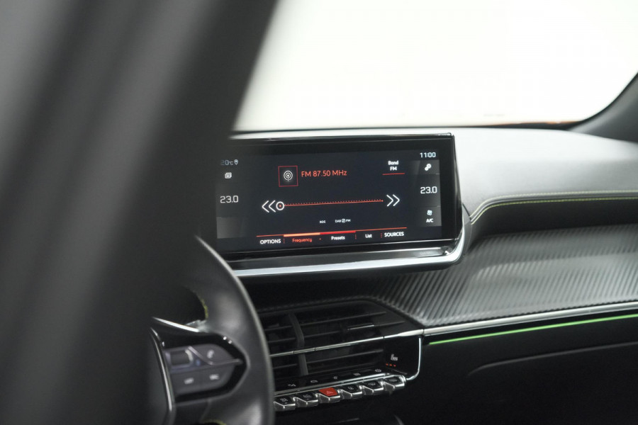 Peugeot 2008 PureTech 130 GT | Panoramadak | Adaptieve Cruise Control | Camera | Stoelverwarming